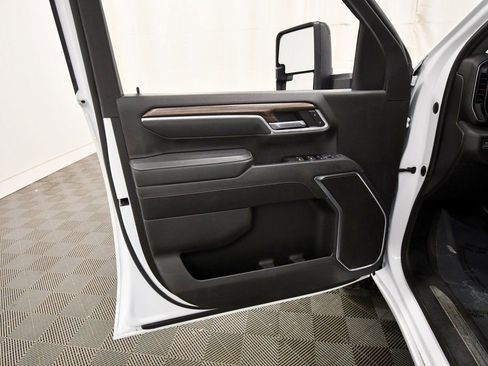 Used 2024 Chevrolet Silverado 2500 LT w/ Convenience Package image 13