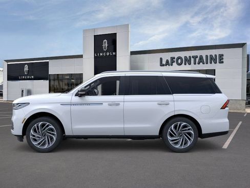 New 2026 Lincoln Navigator Reserve AWD/4WD image 3