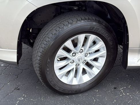 Used 2023 Lexus GX 460 Premium w/ Premium Package AWD/4WD image 11