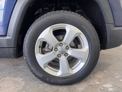 Used 2018 Jeep Compass Latitude w/ Safe & Security Group FWD image 14