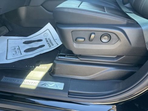 New 2026 Chevrolet Suburban High Country w/ Sun And Tow Package image 17