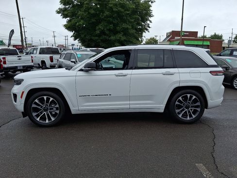 Used 2022 Jeep Grand Cherokee Overland AWD/4WD image 7