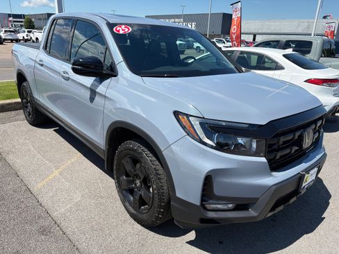 Used 2025 Honda Ridgeline Black Edition image 2