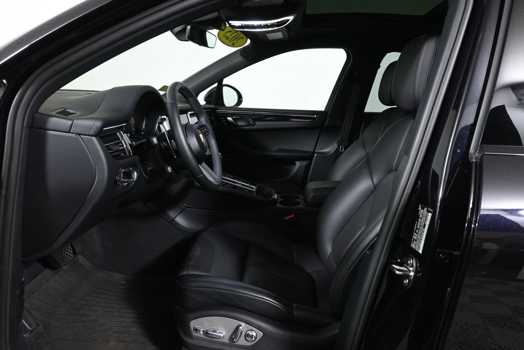 Used 2025 Porsche Macan S AWD/4WD image 3