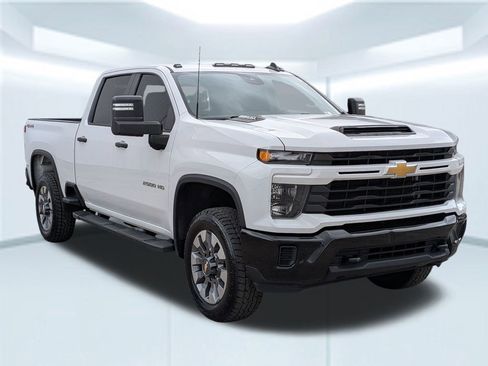 Used 2024 Chevrolet Silverado 2500 Custom w/ Custom Value Package image 8