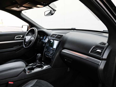 Used 2018 Ford Explorer XLT w/ Equipment Group 202A image 13