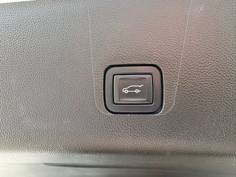 Used 2023 Chevrolet Traverse RS AWD/4WD image 21