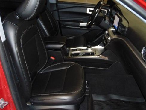 Used 2022 Ford Explorer XLT w/ Equipment Group 202A image 19