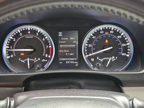 Used 2017 Toyota Highlander XLE AWD/4WD image 11