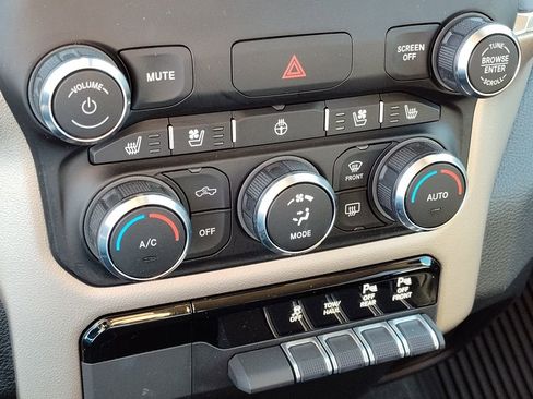 Used 2021 RAM 1500 Laramie image 21