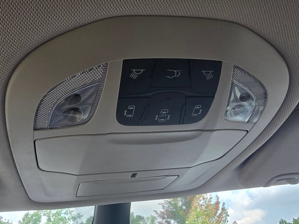 Used 2023 Chrysler Pacifica Touring-L FWD image 37