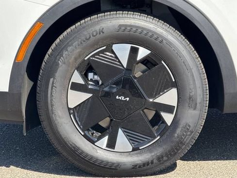 New 2026 Kia Sportage LX FWD image 35