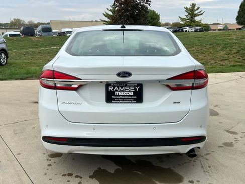 Used 2017 Ford Fusion SE w/ Fusion SE Technology Package image 5