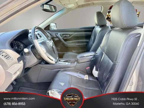 Used 2017 Nissan Altima 2.5 SL w/ Moonroof Package FWD image 2