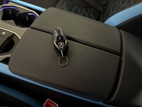 Used 2025 Lamborghini Urus SE image 52