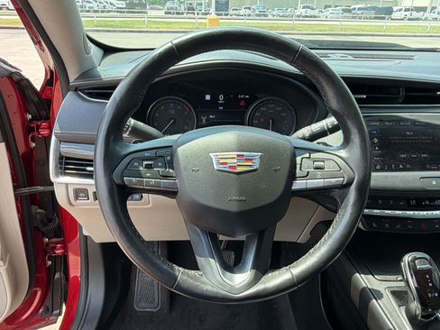 Used 2021 Cadillac XT4 Premium Luxury FWD image 25