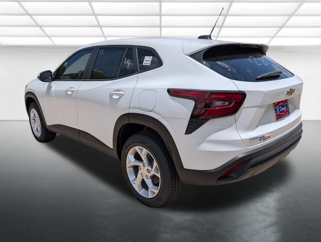 New 2026 Chevrolet Trax LS w/ LS Convenience Package FWD image 2