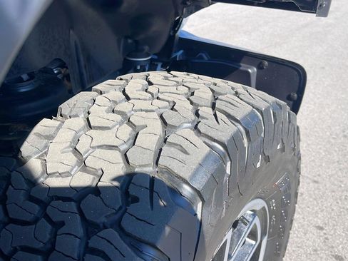 Used 2025 Jeep Wrangler Unlimited Rubicon image 10