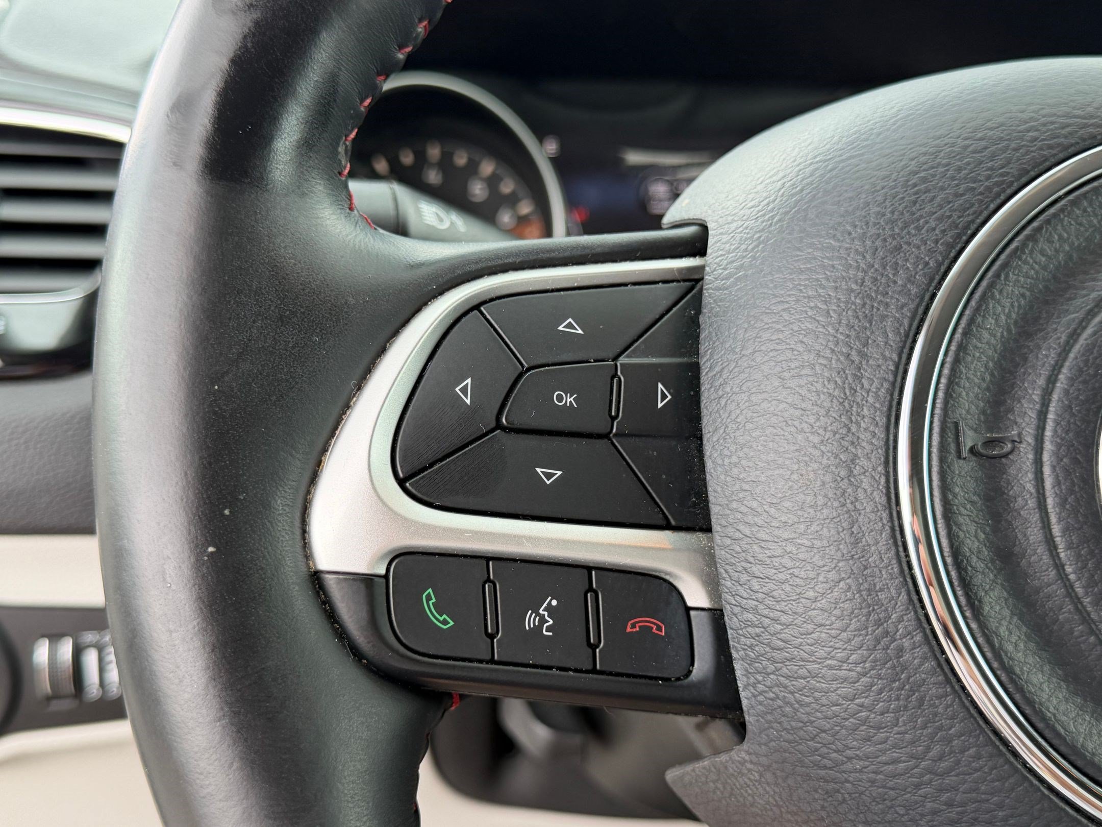 Used 2018 Jeep Compass Limited w/ Navigation Group AWD/4WD image 15