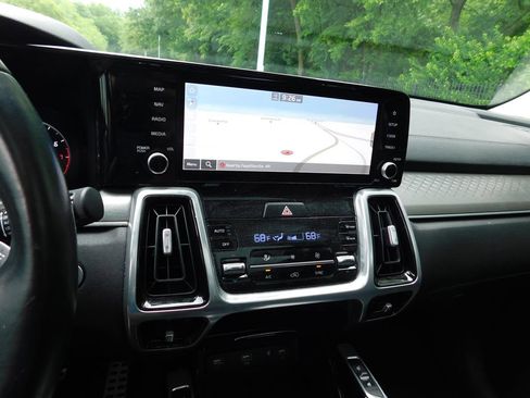 Used 2023 Kia Sorento SX AWD/4WD image 10