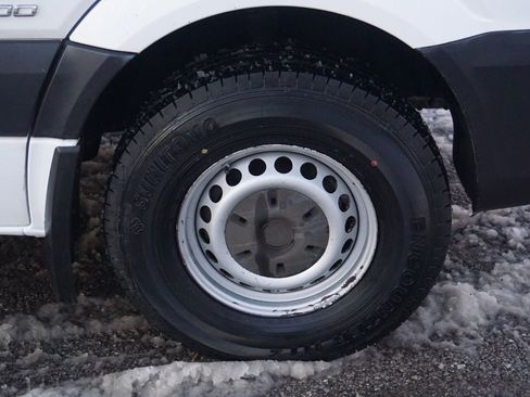 Used 2014 Freightliner Sprinter 2500 image 11