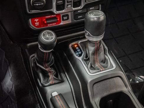 Used 2018 Jeep Wrangler Unlimited Rubicon AWD/4WD image 24