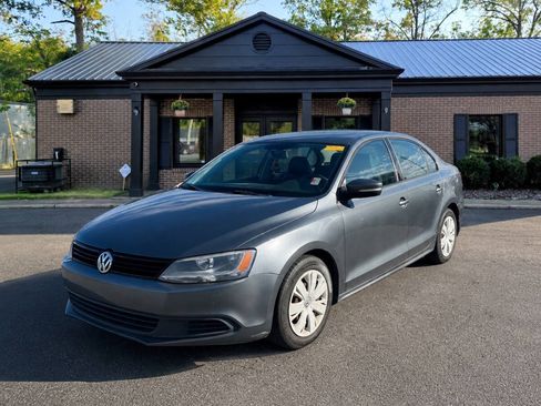Used 2014 Volkswagen Jetta SE FWD image 2