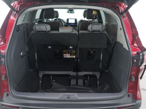 Used 2021 Toyota Sienna XLE image 18