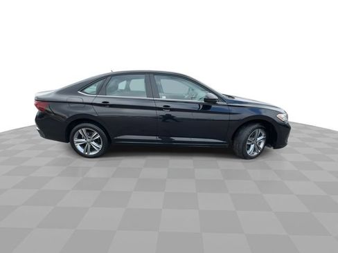Used 2024 Volkswagen Jetta SE image 9