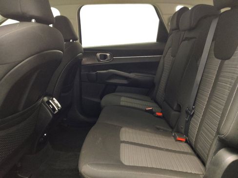 Used 2021 Kia Sorento LX image 18