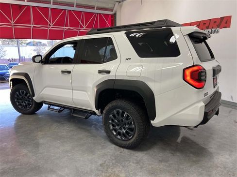 Used 2025 Toyota 4Runner SR5 image 5