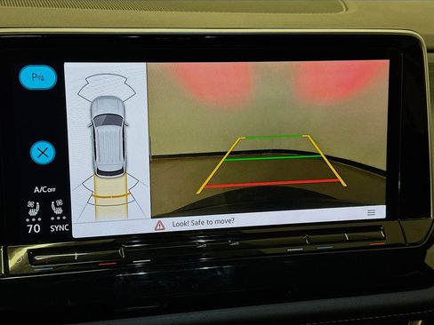 Used 2025 Volkswagen Atlas Cross Sport SE image 23