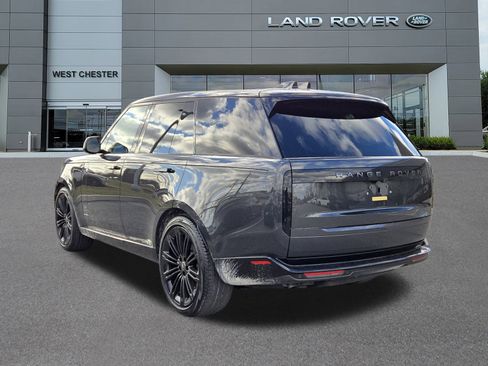 Certified 2024 Land Rover Range Rover SE image 3