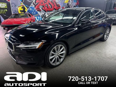 Used 2021 Volvo S60 T6 Momentum AWD/4WD image 1