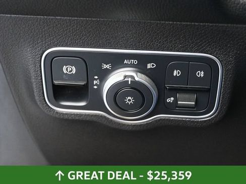Used 2023 Mercedes-Benz GLB 250 4MATIC image 35