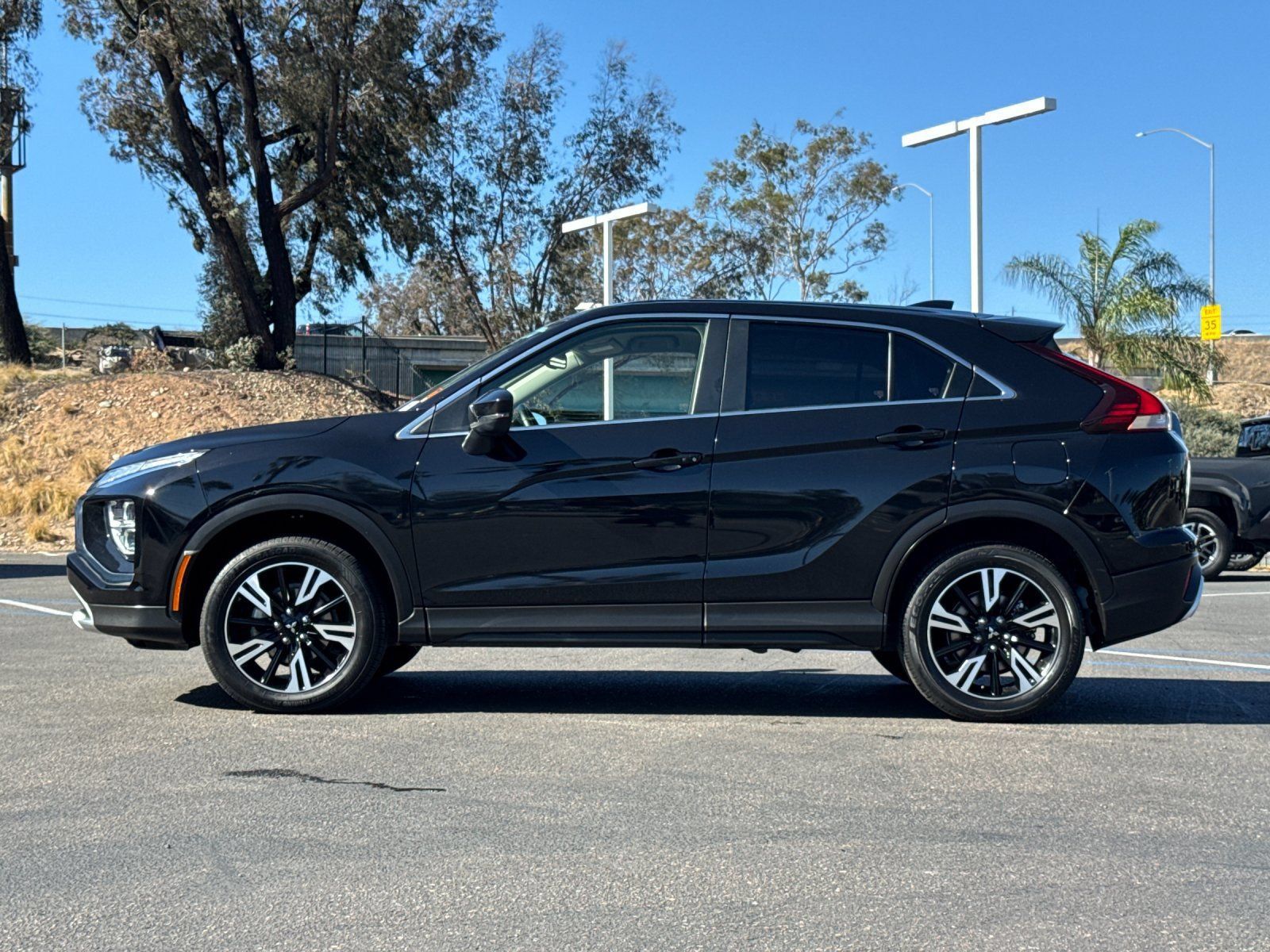 Used 2024 Mitsubishi Eclipse Cross SE AWD/4WD image 2