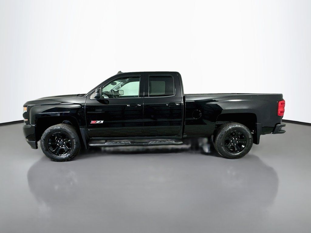 Used 2017 Chevrolet Silverado 1500 LT w/ Midnight Edition AWD/4WD image 4