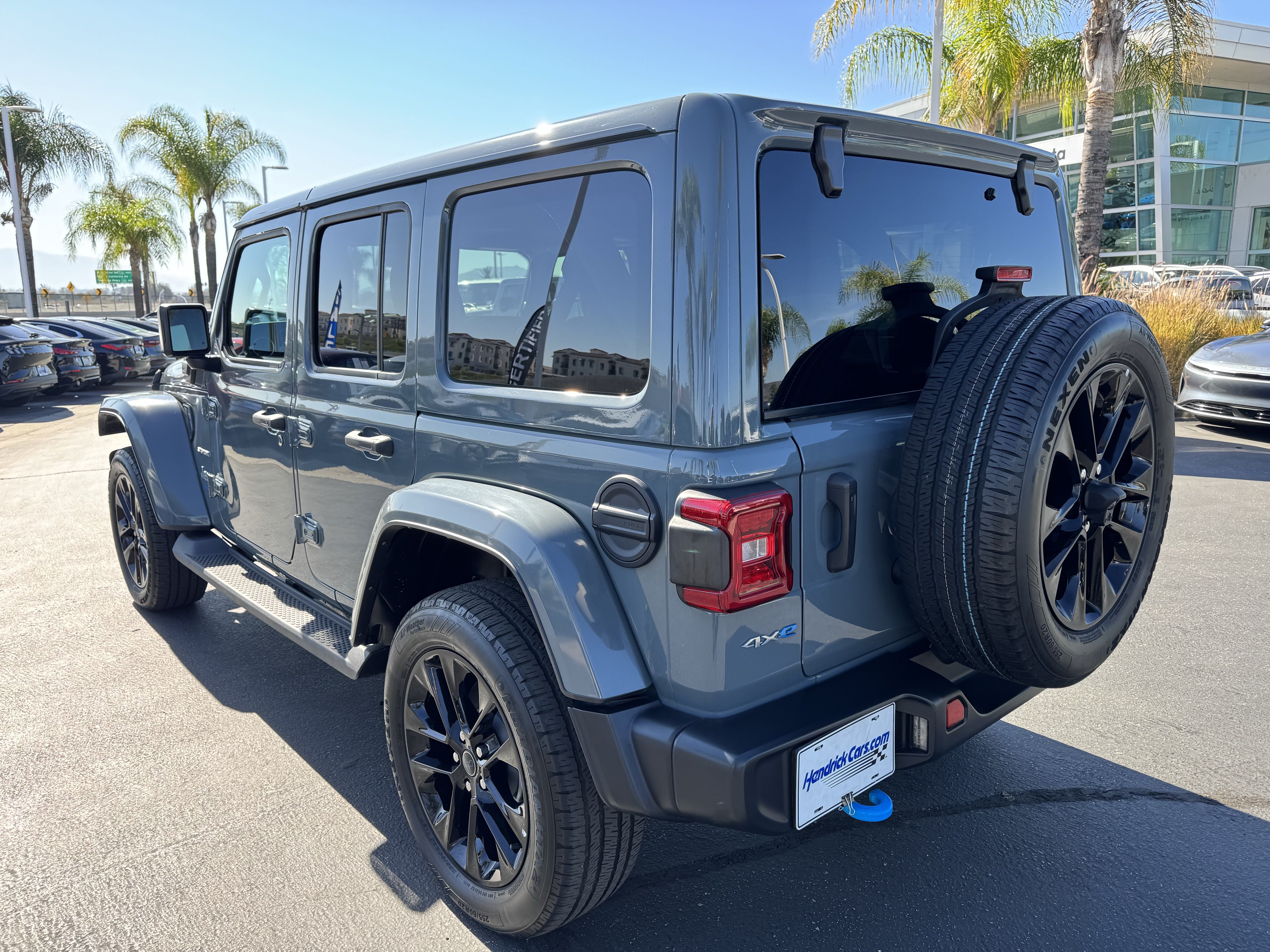 Used 2024 Jeep Wrangler Unlimited Sahara AWD/4WD image 7