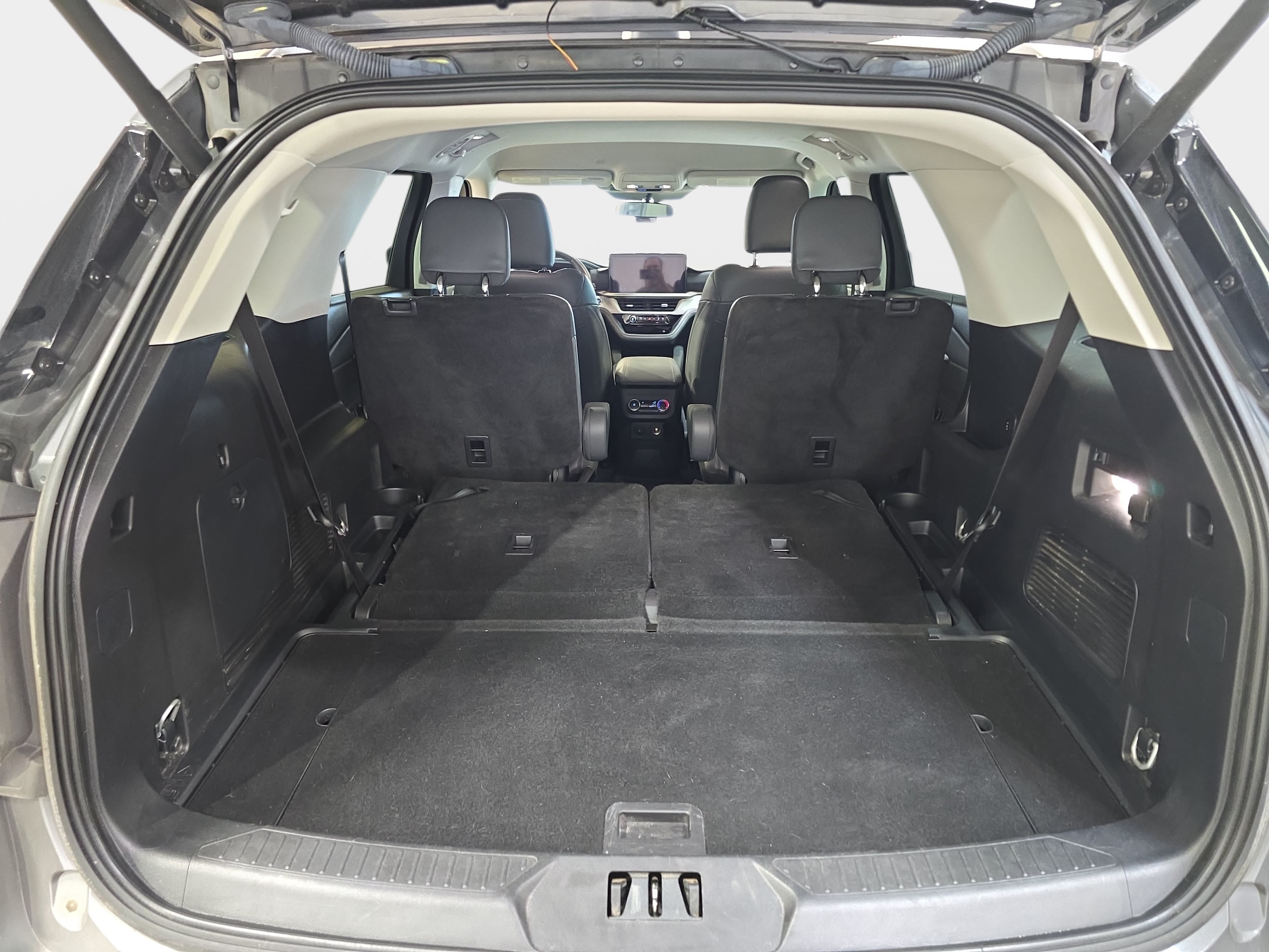 Used 2025 Ford Explorer Active w/ Active Comfort Package RWD image 27