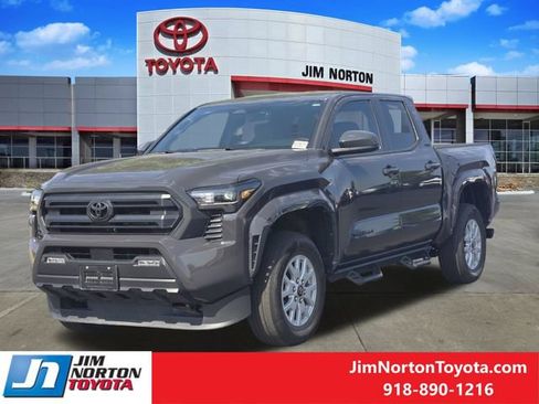 Used 2025 Toyota Tacoma SR5 AWD/4WD image 3