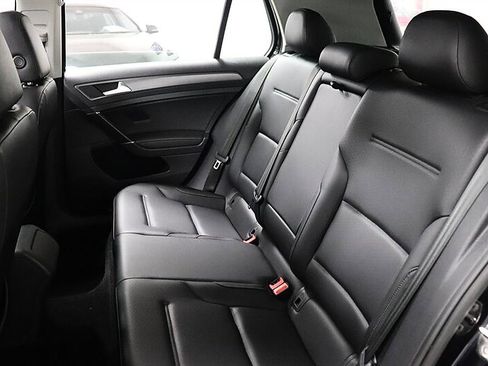 Used 2021 Volkswagen Golf 4-Door FWD image 17