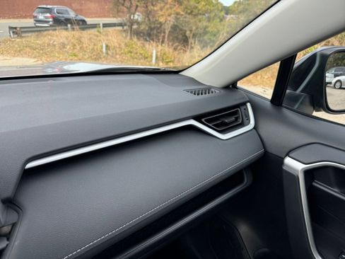 Used 2025 Toyota RAV4 LE image 30