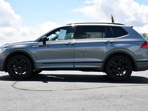 Used 2022 Volkswagen Tiguan SE R-Line AWD/4WD image 4