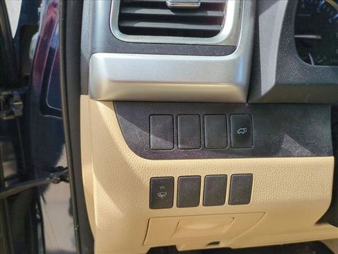 Used 2014 Toyota Highlander Plus FWD image 13