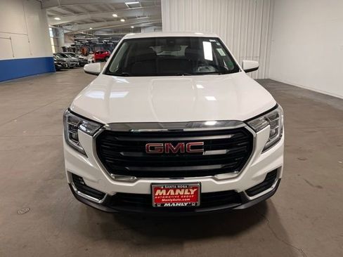 Used 2024 GMC Terrain SLE image 8