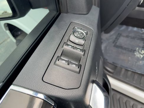 Used 2019 Ford F150 XLT w/ Equipment Group 302A Luxury AWD/4WD image 19