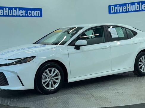 Used 2025 Toyota Camry LE image 4