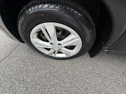 Used 2018 Nissan Kicks S FWD image 28