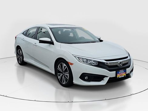 Used 2018 Honda Civic EX-T image 3