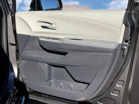 Certified 2024 Toyota Sienna Limited image 23